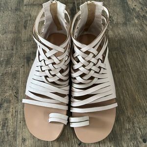 Women’s strapping sandals